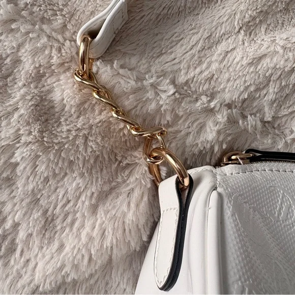 Juicy Couture White Embossed Logo Crossbody Bag Bundle | Includes Free Gift - Picture 4 of 8